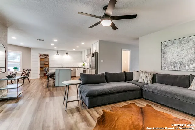 7619 Valley Trails St San Antonio, TX 78250