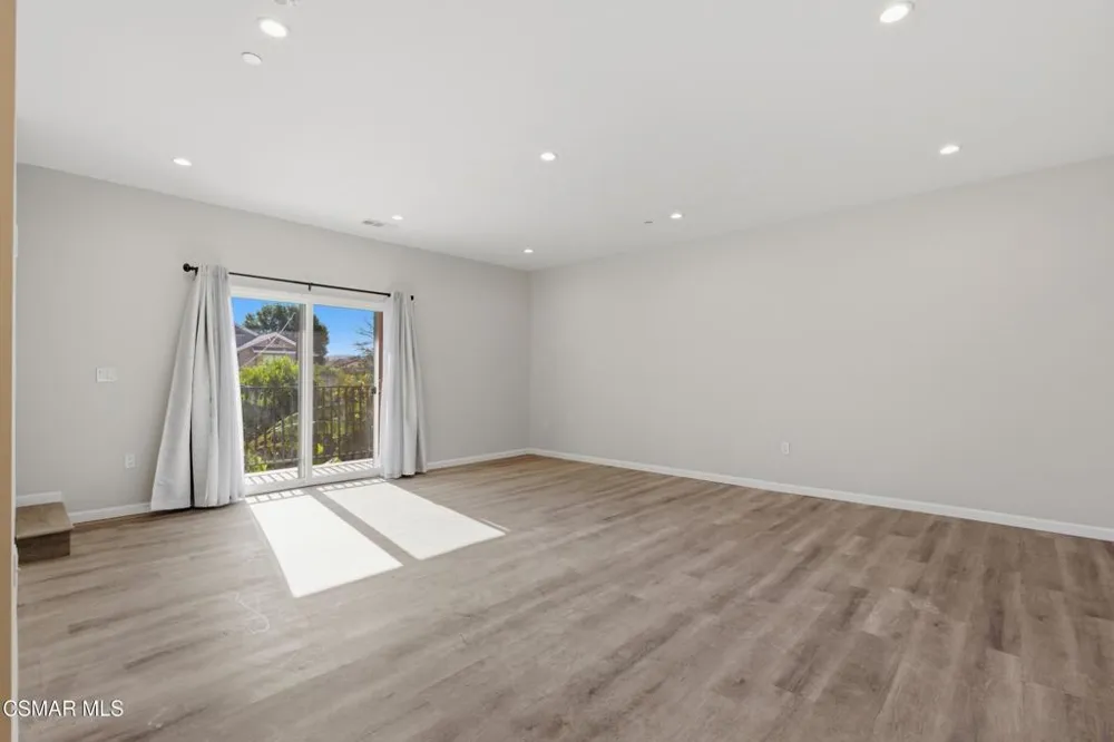 1740 Patricia Avenue #1-6 Simi Valley, CA 93065