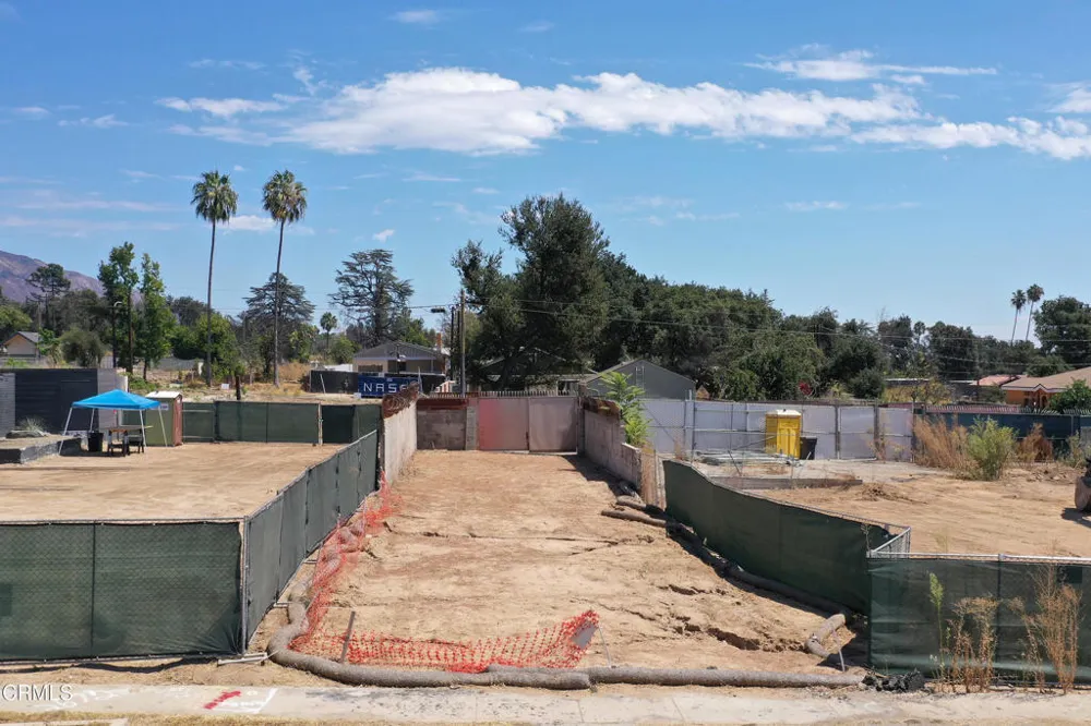2668 Fair Oaks Avenue Altadena, CA 91001