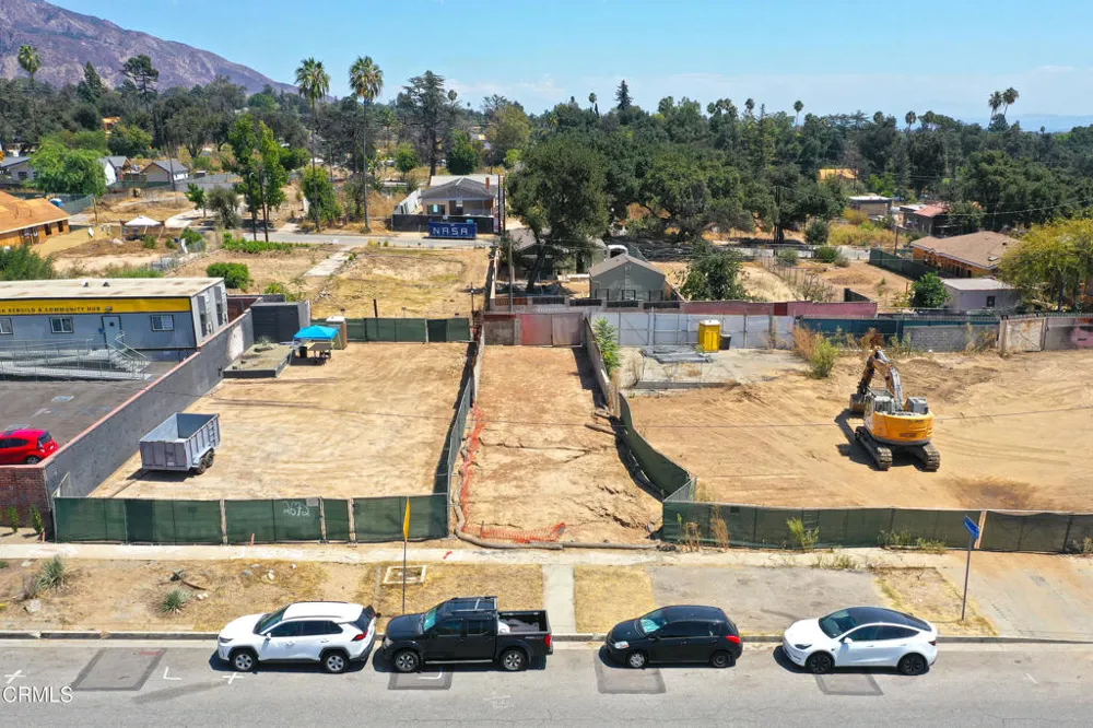 2668 Fair Oaks Avenue Altadena, CA 91001