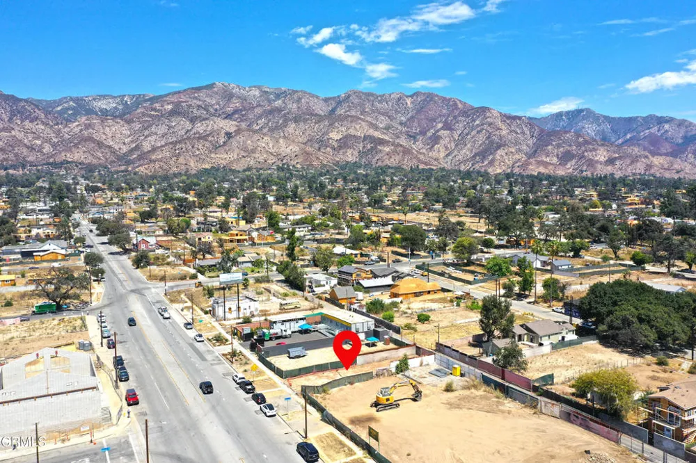 2668 Fair Oaks Avenue Altadena, CA 91001