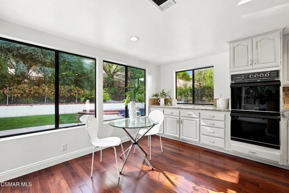 2714 Knightsbridge Avenue Thousand Oaks, CA 91362