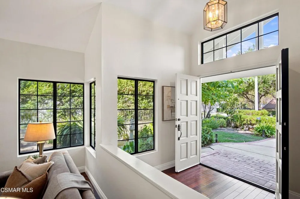 2714 Knightsbridge Avenue Thousand Oaks, CA 91362