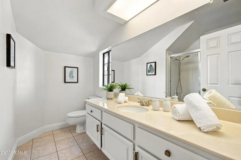 2714 Knightsbridge Avenue Thousand Oaks, CA 91362