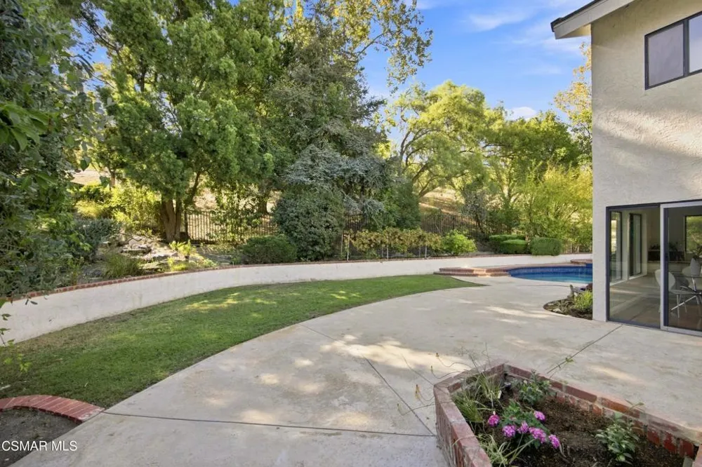 2714 Knightsbridge Avenue Thousand Oaks, CA 91362