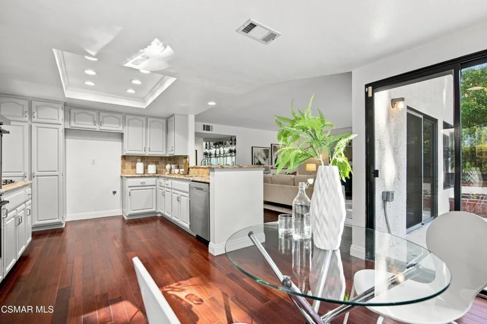 2714 Knightsbridge Avenue Thousand Oaks, CA 91362