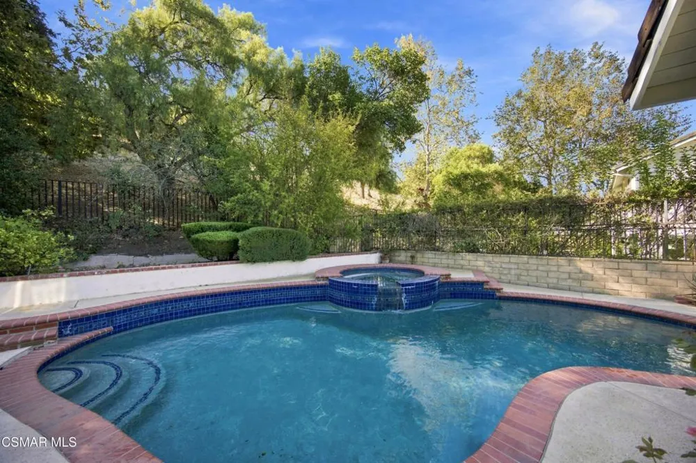 2714 Knightsbridge Avenue Thousand Oaks, CA 91362