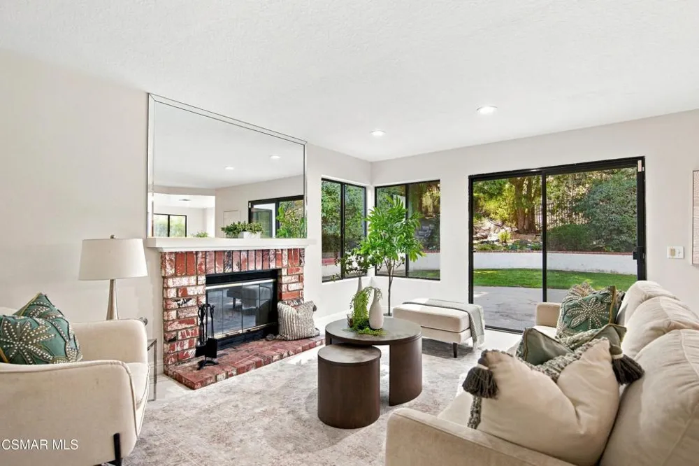 2714 Knightsbridge Avenue Thousand Oaks, CA 91362