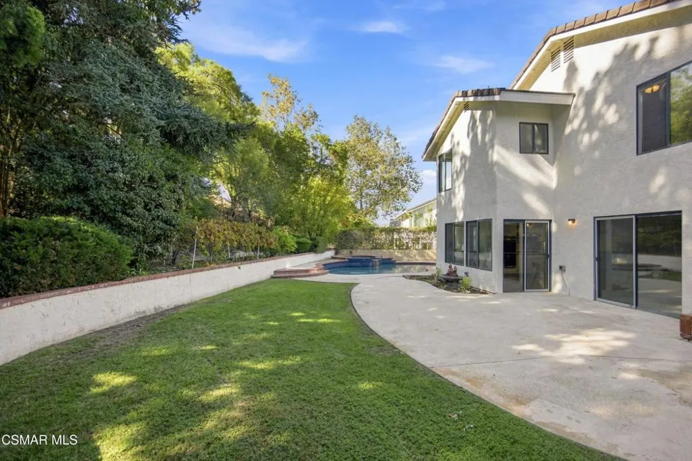 2714 Knightsbridge Avenue Thousand Oaks, CA 91362