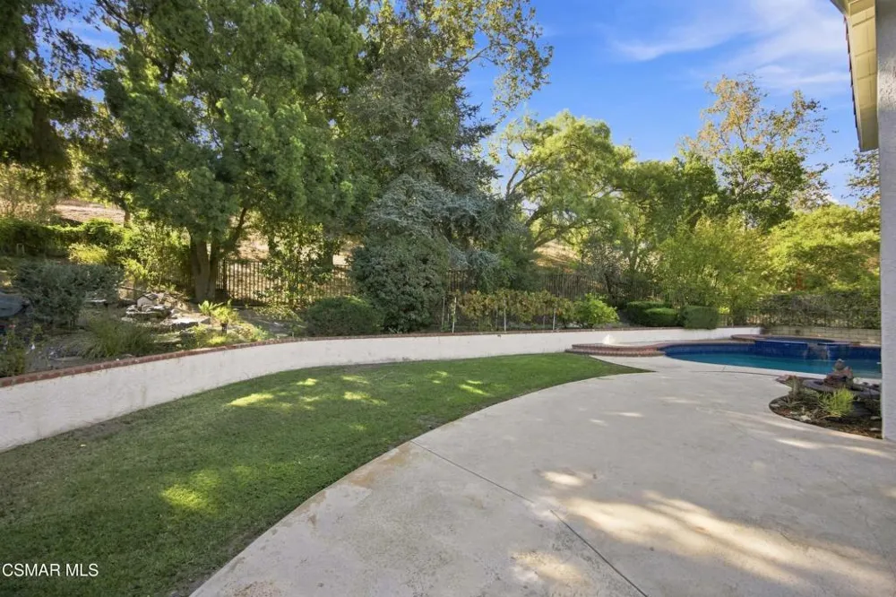 2714 Knightsbridge Avenue Thousand Oaks, CA 91362