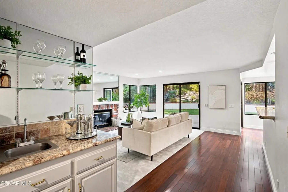 2714 Knightsbridge Avenue Thousand Oaks, CA 91362