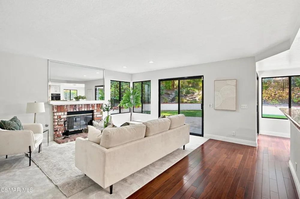 2714 Knightsbridge Avenue Thousand Oaks, CA 91362