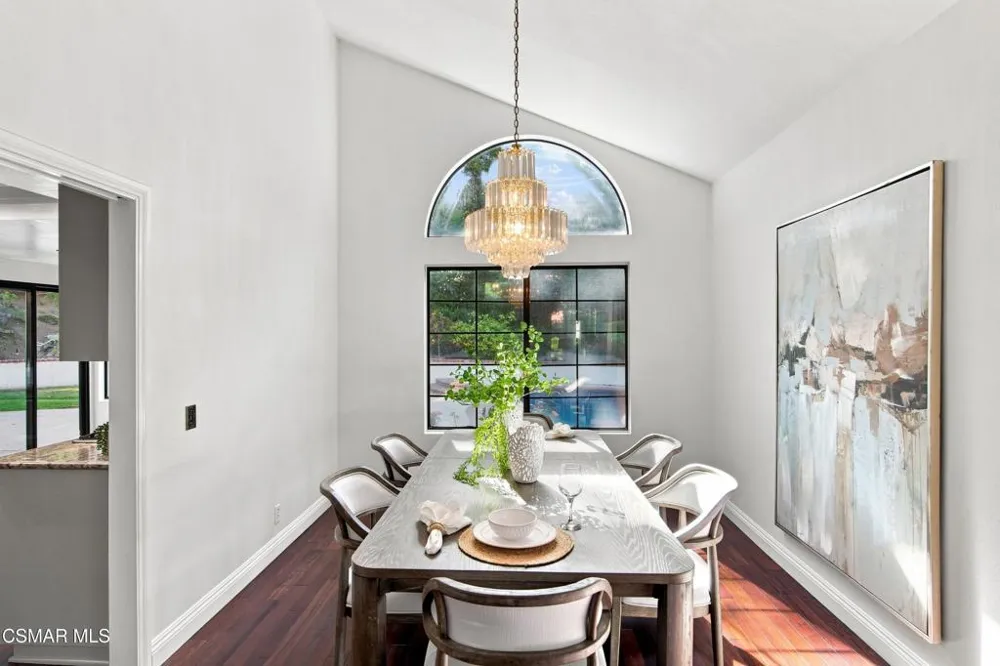 2714 Knightsbridge Avenue Thousand Oaks, CA 91362