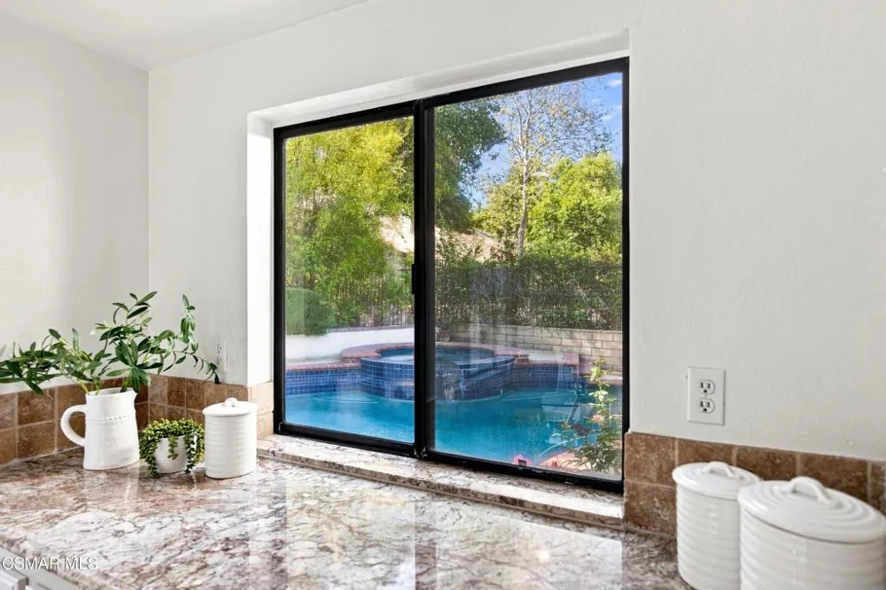 2714 Knightsbridge Avenue Thousand Oaks, CA 91362