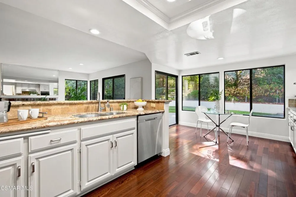 2714 Knightsbridge Avenue Thousand Oaks, CA 91362