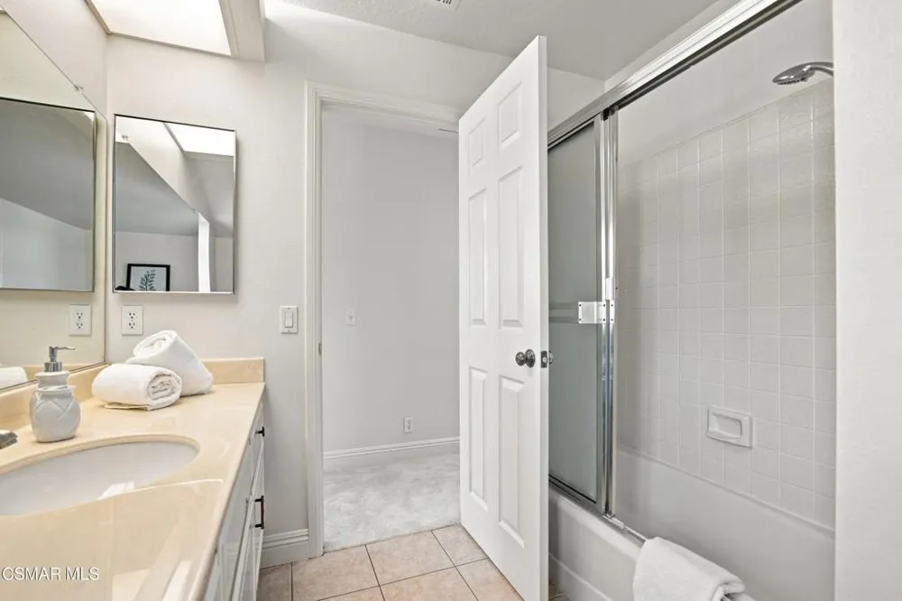 2714 Knightsbridge Avenue Thousand Oaks, CA 91362