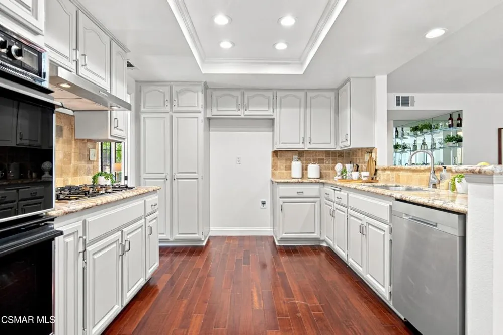 2714 Knightsbridge Avenue Thousand Oaks, CA 91362
