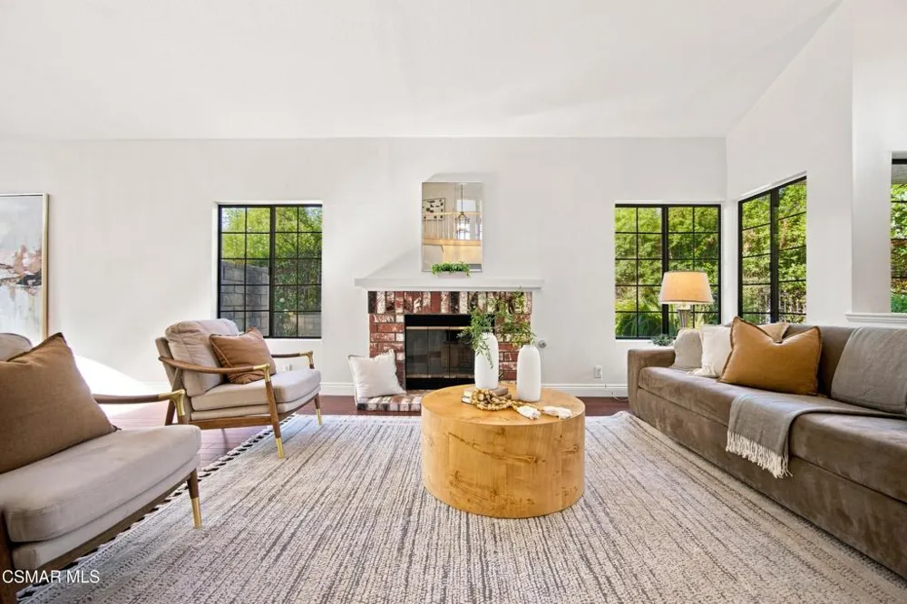 2714 Knightsbridge Avenue Thousand Oaks, CA 91362