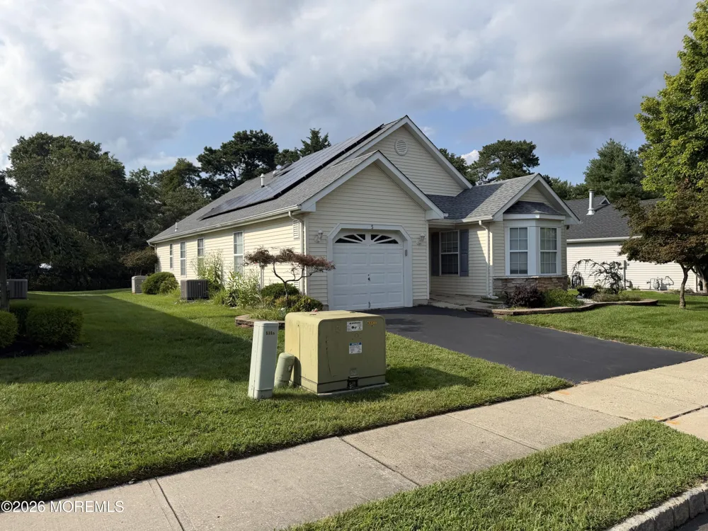 5 Meadows Lane Whiting, NJ 08759