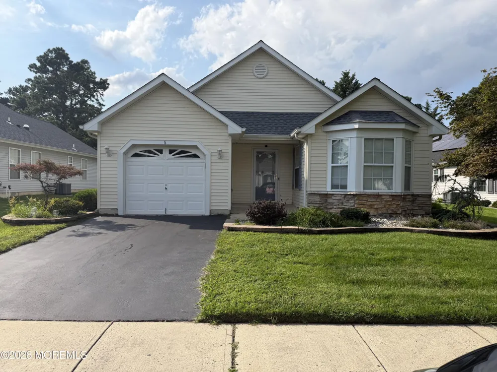 5 Meadows Lane Whiting, NJ 08759