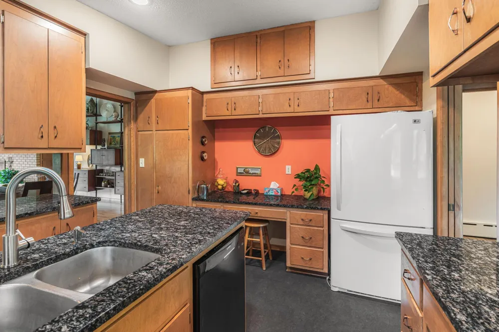 2212 Mary Hills Drive Golden Valley, MN 55422