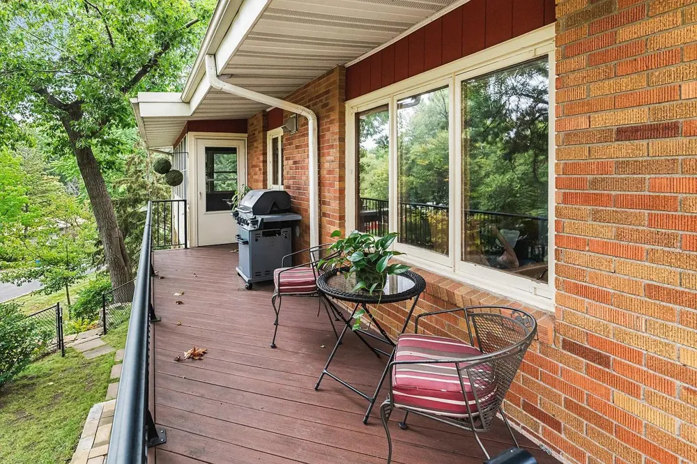 2212 Mary Hills Drive Golden Valley, MN 55422