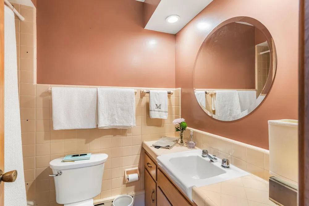 2212 Mary Hills Drive Golden Valley, MN 55422