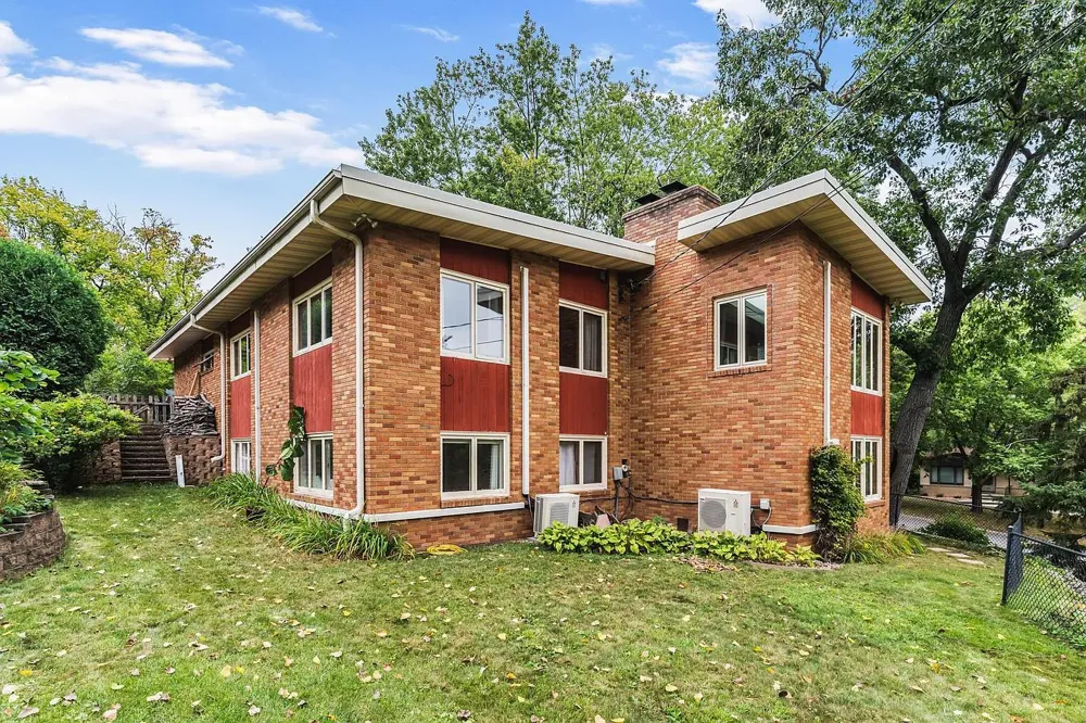 2212 Mary Hills Drive Golden Valley, MN 55422