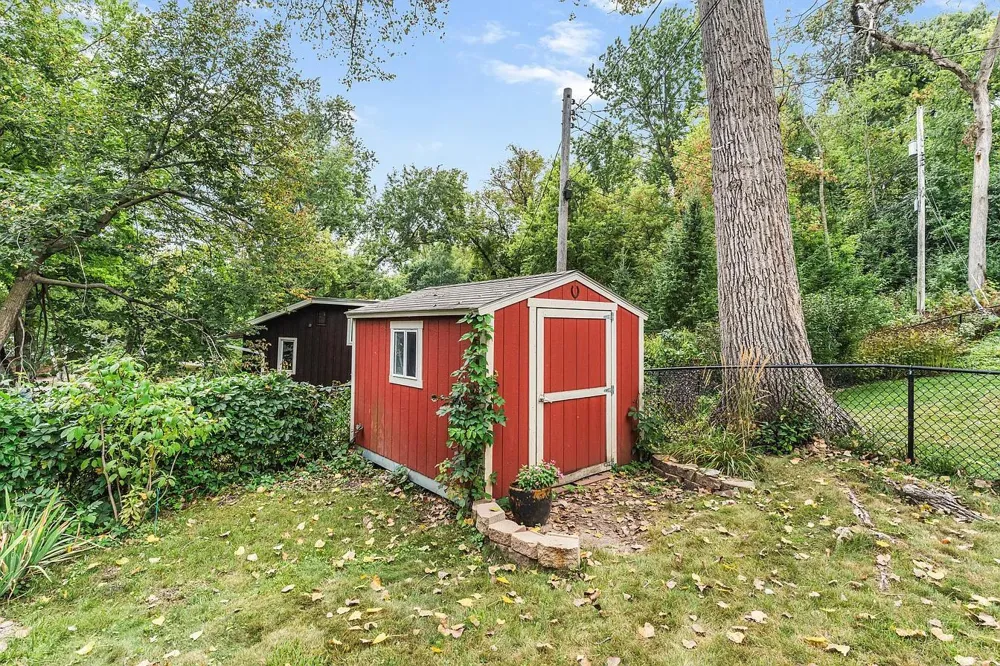 2212 Mary Hills Drive Golden Valley, MN 55422