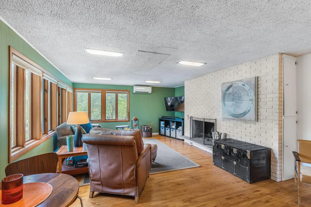 2212 Mary Hills Drive Golden Valley, MN 55422