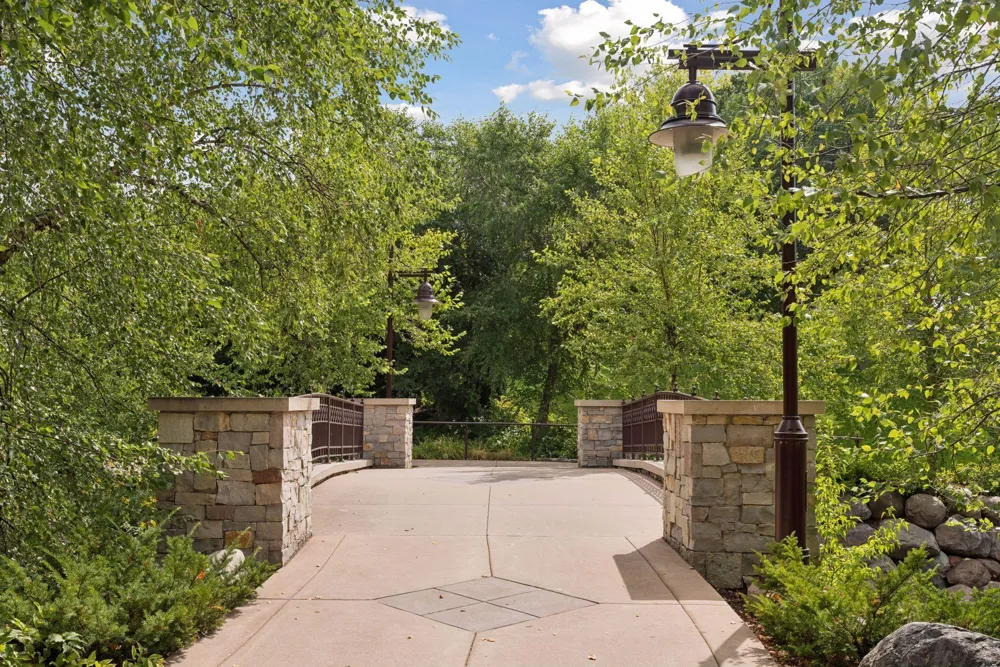 701 Coventry Lane Edina, MN 55435