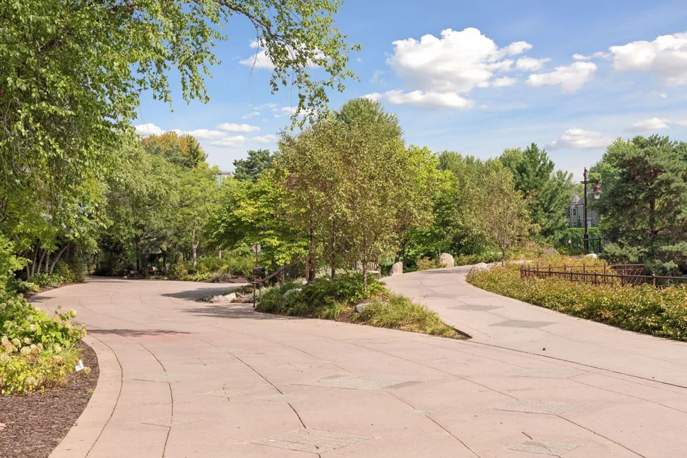 701 Coventry Lane Edina, MN 55435