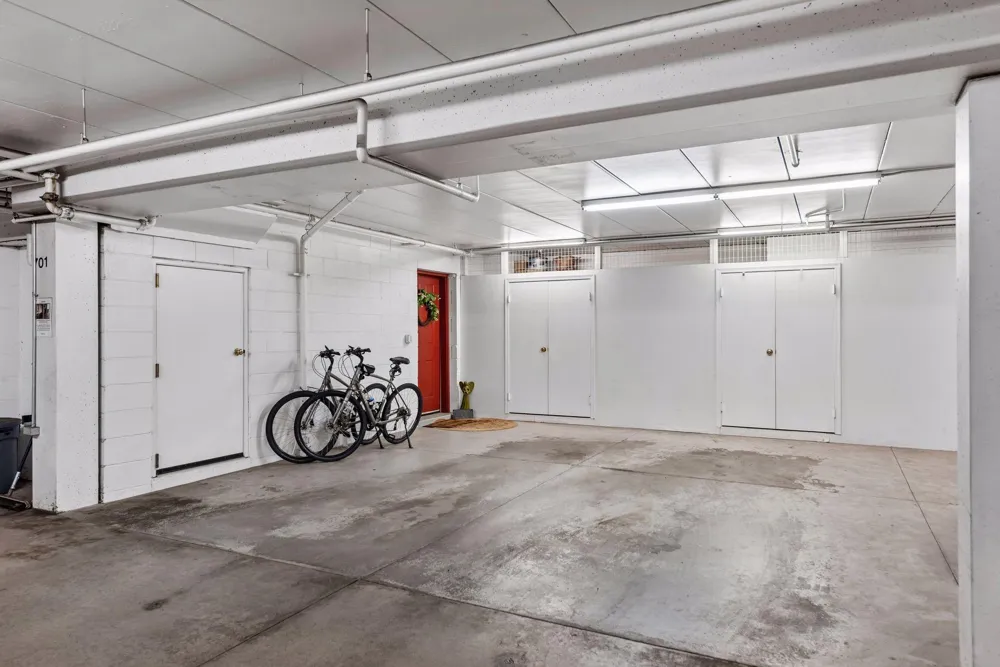 701 Coventry Lane Edina, MN 55435