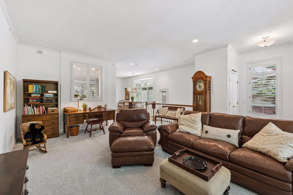 701 Coventry Lane Edina, MN 55435