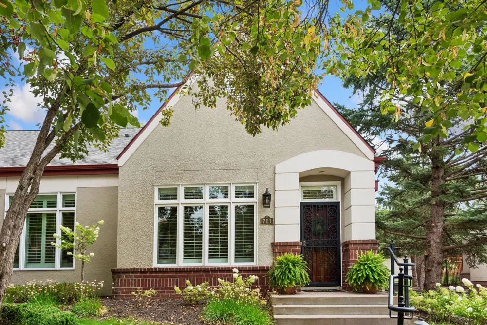 701 Coventry Lane Edina, MN 55435