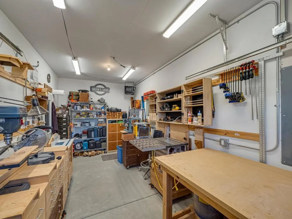 1829 Attenborough Street Shakopee, MN 55379