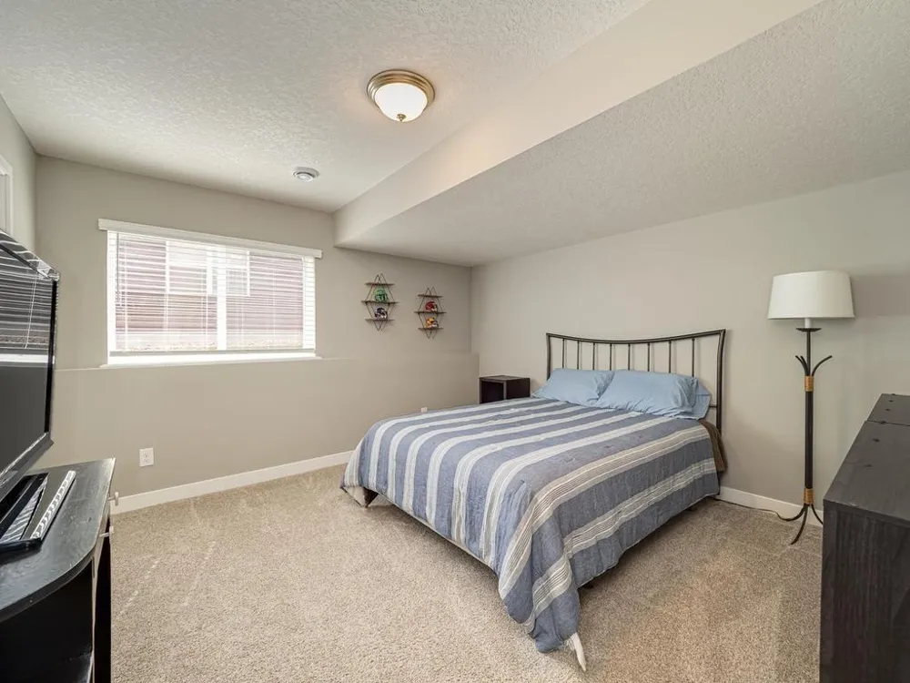 1829 Attenborough Street Shakopee, MN 55379