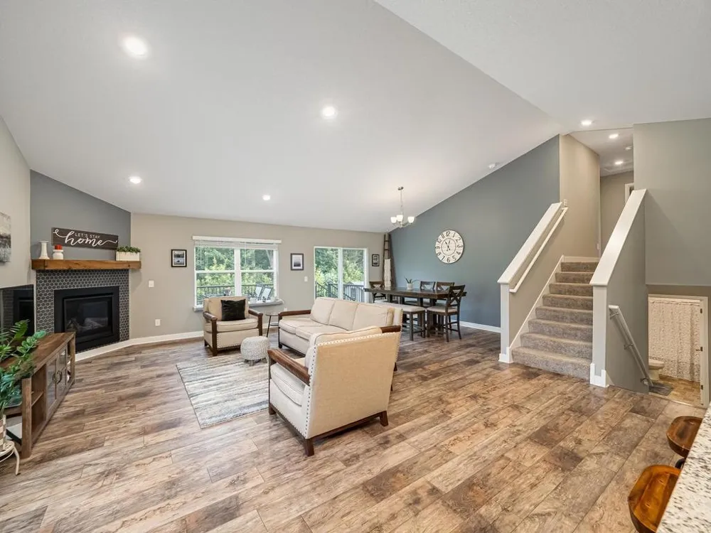 1829 Attenborough Street Shakopee, MN 55379
