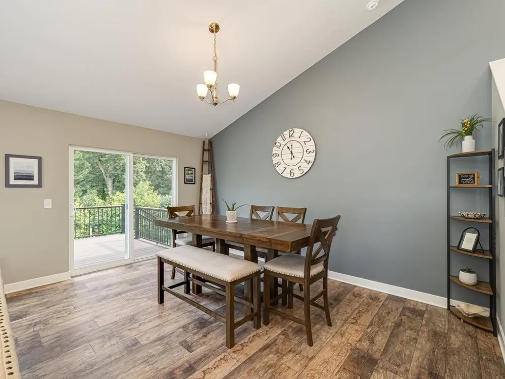 1829 Attenborough Street Shakopee, MN 55379