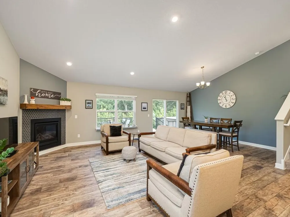 1829 Attenborough Street Shakopee, MN 55379