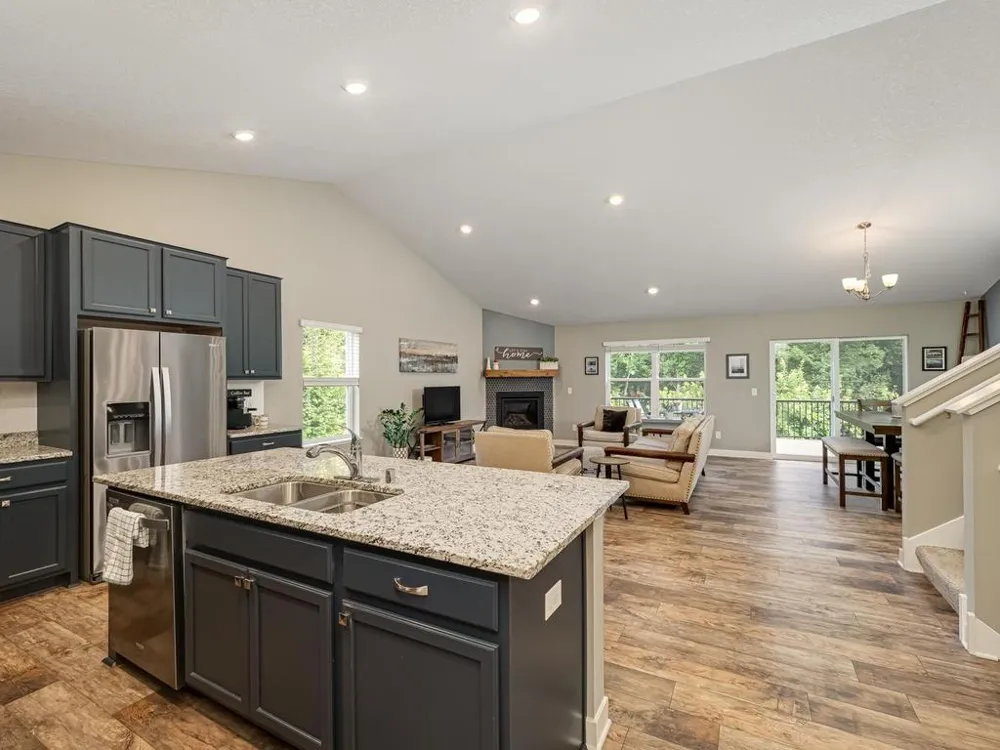 1829 Attenborough Street Shakopee, MN 55379