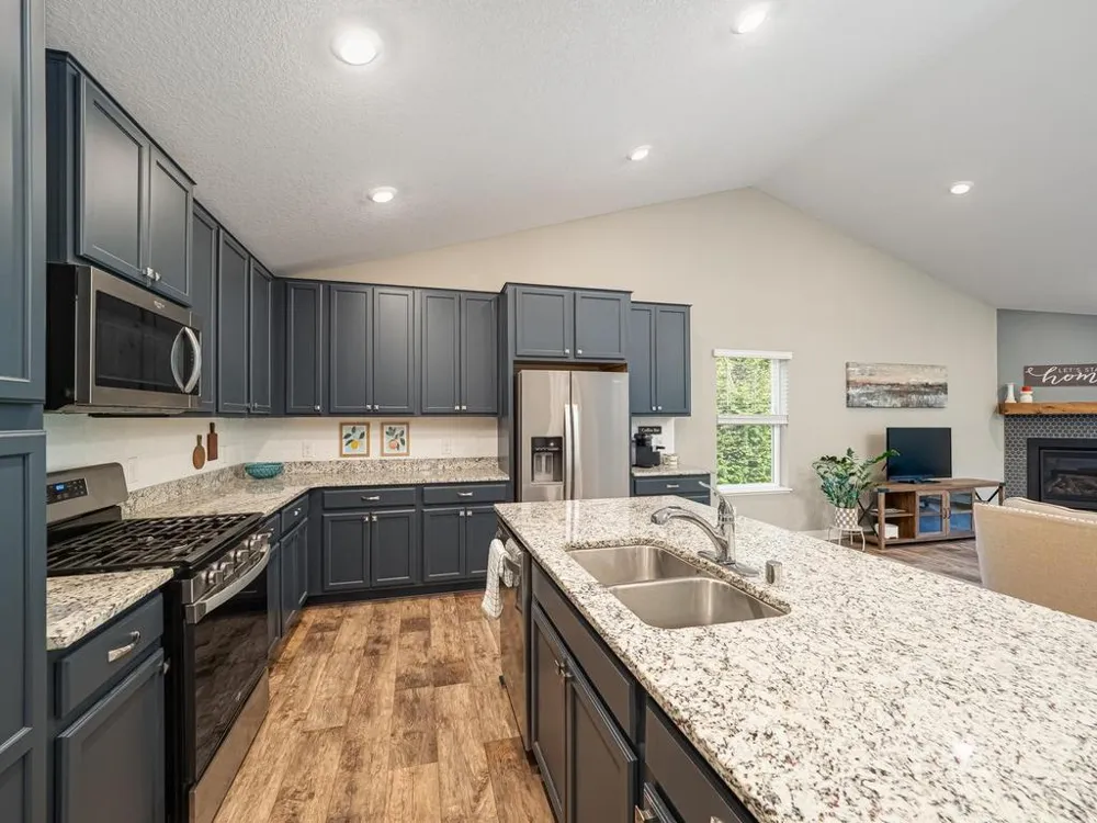 1829 Attenborough Street Shakopee, MN 55379