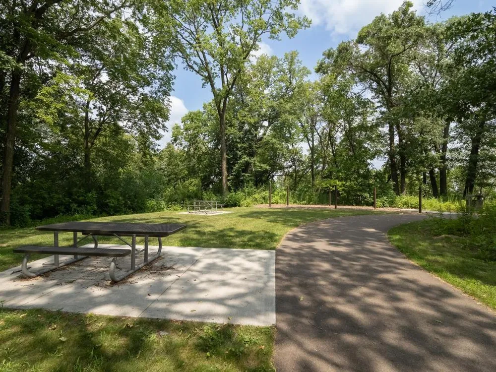 1829 Attenborough Street Shakopee, MN 55379