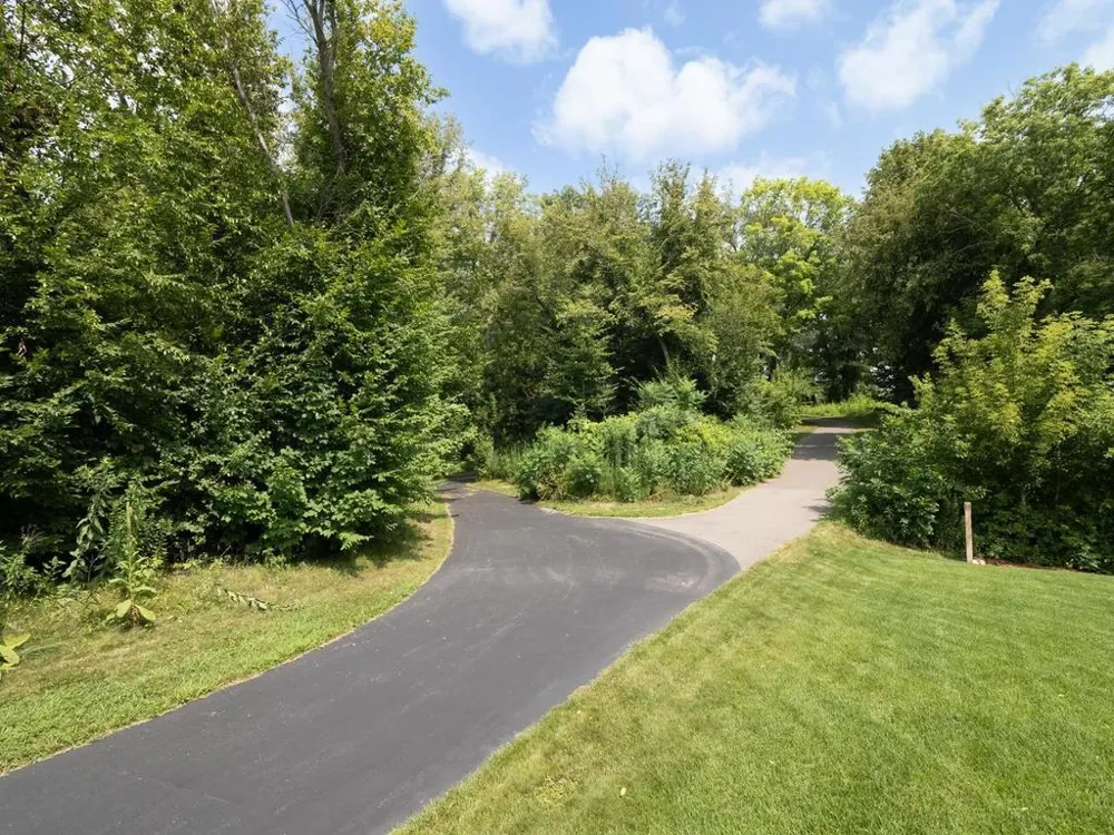 1829 Attenborough Street Shakopee, MN 55379