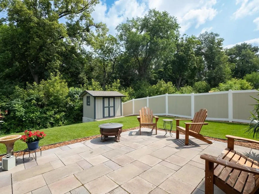 1829 Attenborough Street Shakopee, MN 55379