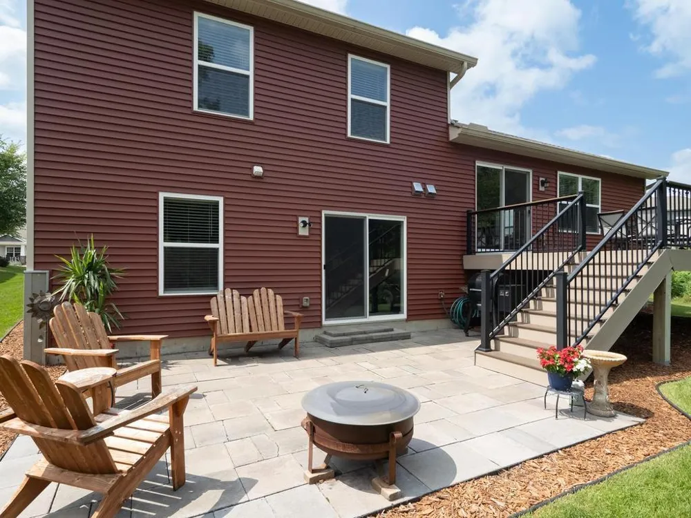 1829 Attenborough Street Shakopee, MN 55379