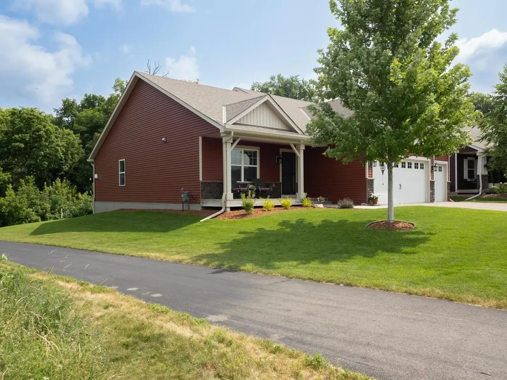 1829 Attenborough Street Shakopee, MN 55379