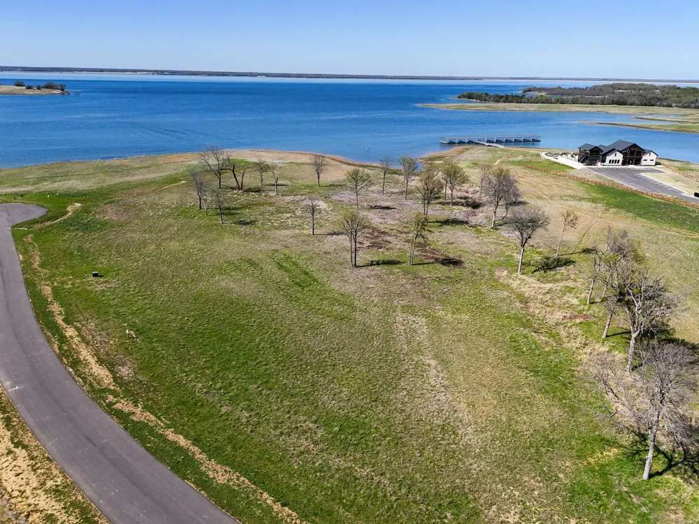 380 Harborside Terrace Windom, TX 75492