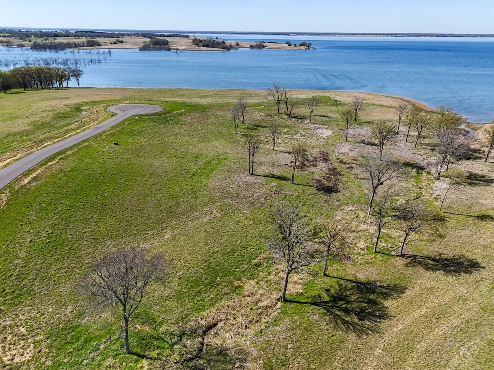 380 Harborside Terrace Windom, TX 75492
