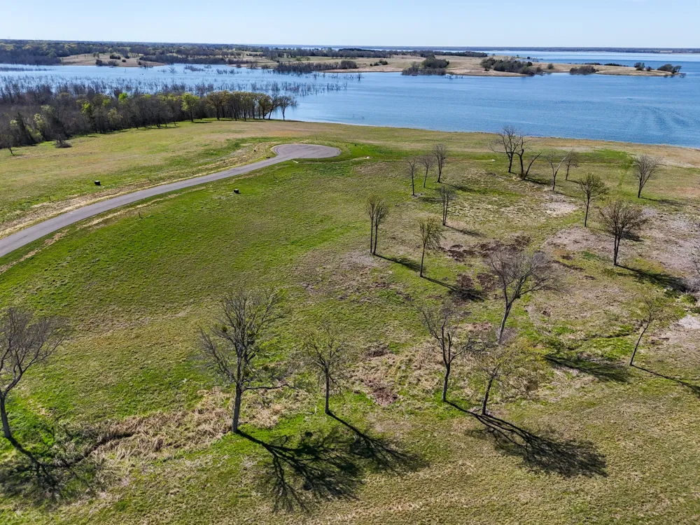 380 Harborside Terrace Windom, TX 75492